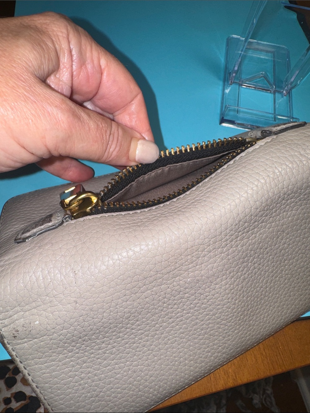 Marc Jacobs Cream Textured Leather Zip Wallet with Gold Hardware - Picture 10 of 16